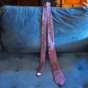 BRAND NEW JOs A. BANK PURPLE PAISLEY TIE. SELLS FOR $59.50
